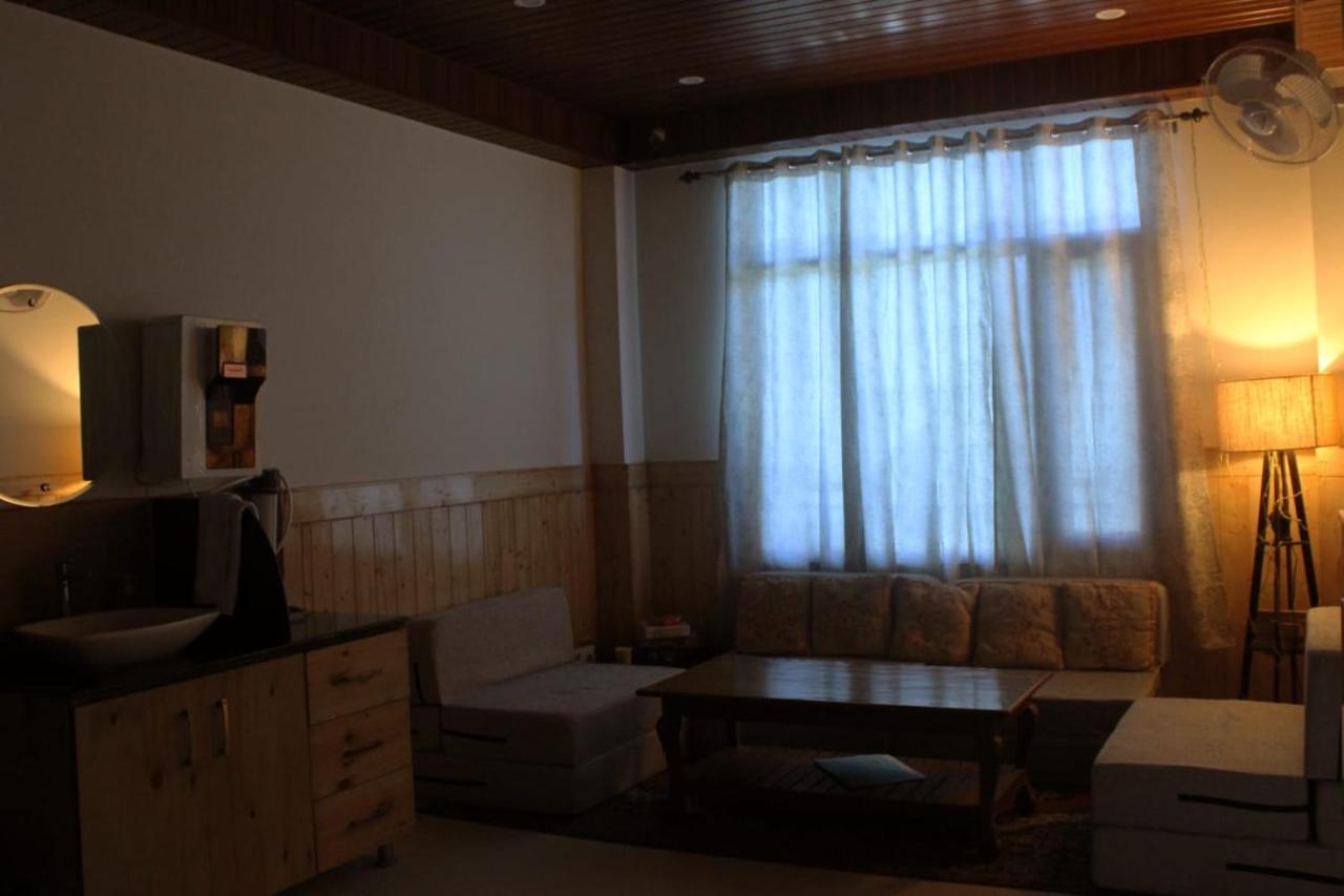 Him Aashrey B&B Homestay シムラー エクステリア 写真