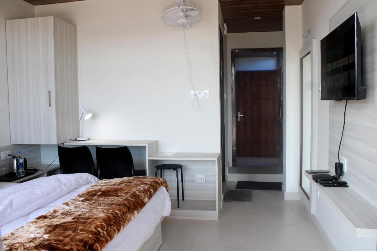 Him Aashrey B&B Homestay シムラー エクステリア 写真